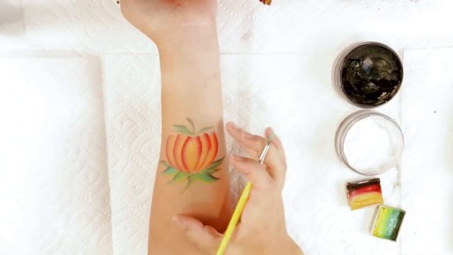 How to Face Paint a Pumpkin Tutorial! смотреть онлайн