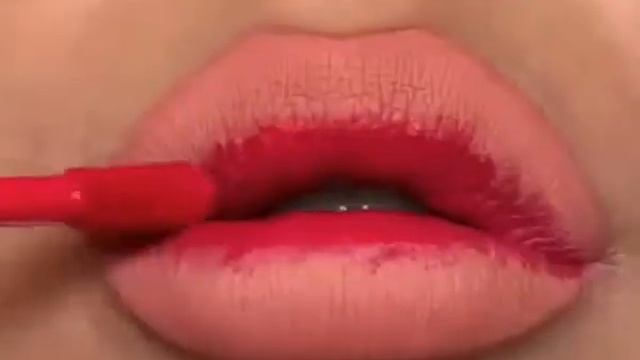 Вот так надо красить губы Девушки) смотреть онлайн