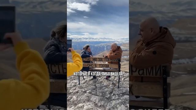 Лавочка счастья с видом на Эльбрус. Координаты в описании