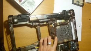 Ремонт крепления петель ноутбука Lenovo Y570