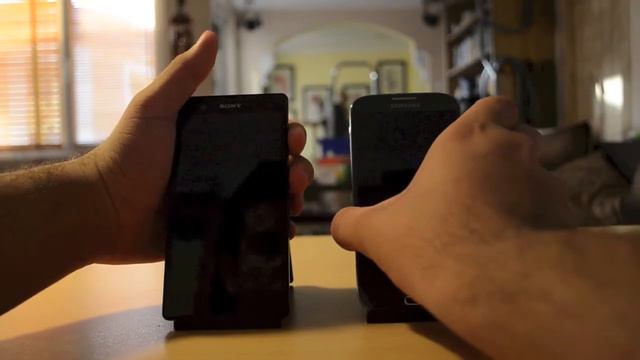 Samsung Galaxy S4 vs Sony Xperia Z! смотреть онлайн