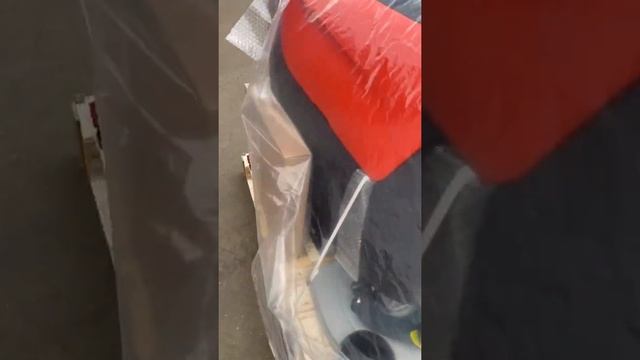 Поломоечная машина OXLIFT NB530 с ЗУ и АКБ повышенной ёмкости в комплекте. Обзор в упаковке смотреть онлайн