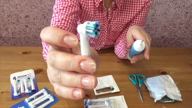 ЭЛЕКТРИЧЕСКАЯ ЗУБНАЯ ЩЁТКА ORAL B VITALITY + СМЕННЫЕ НАСАДКИ