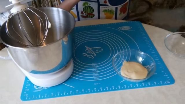 Крем из сахарного сиропа, сгущенного молока и сливочного масла