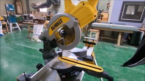 DeWalt 충전슬라이딩각도절단기(DCS777T2) 개봉 후 첫 느낌
