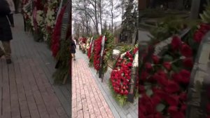 Могила Жириновского на Новодевичьем кладбище