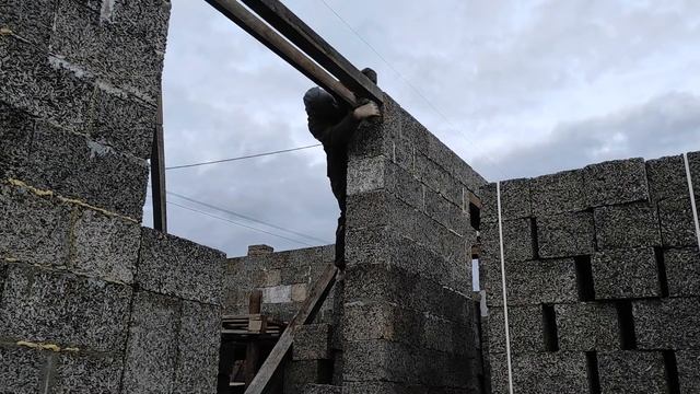 380 в сарайку и свет. Перемычки проемов дома доделываю смотреть онлайн