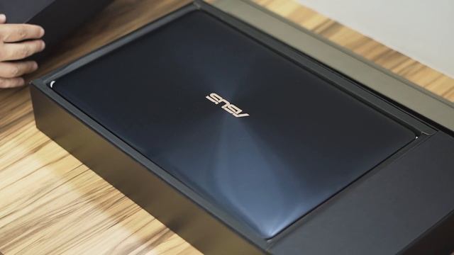 Asus ZenBook Pro 15 (UX580GD) смотреть онлайн