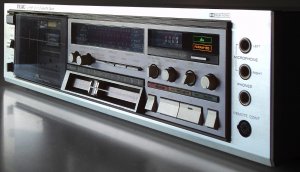 Стереокассетная дека TEAC V-2RX - 1982-год -Япония