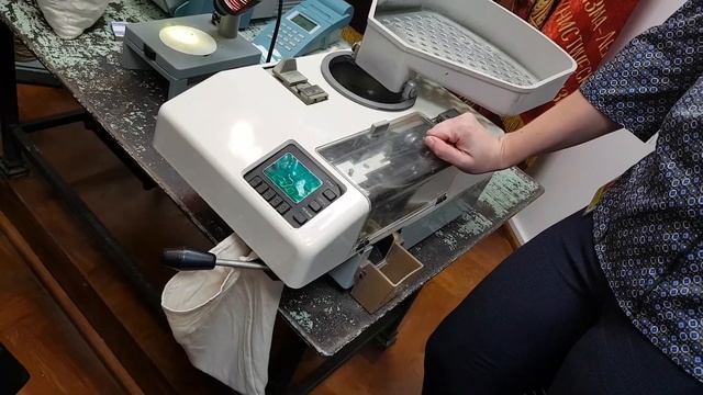 Как работает машина для счета и сортировки монет