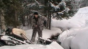 Буксировщик падает в ручей