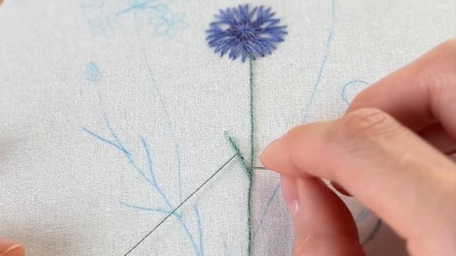 【図案無料配布】ヤグルマギクとアリウム・コワニーの刺繍 / Hand embroidery ; Cornflower and Allium cowanii 【free PDF pattern】 смотреть онлайн