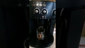 Кофеварка Delonghi MAGNIFICA