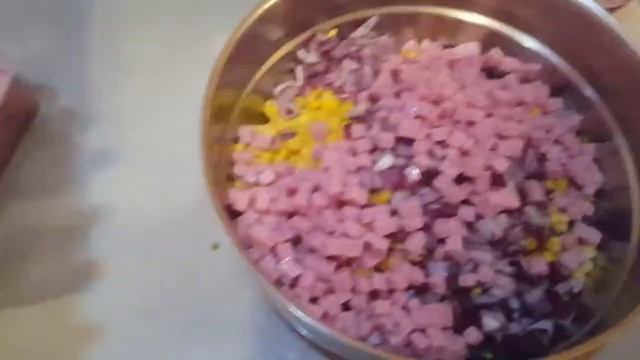 Come fare la (quasi) vera insalata russa / Салат Оливье смотреть онлайн