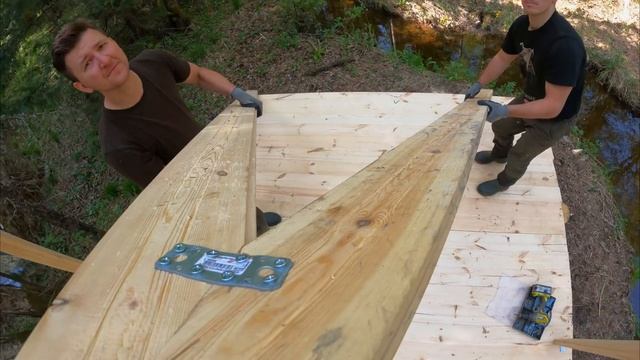 Строим ДОМ A-FRAME (шалаш) в ДВА ЭТАЖА — ВОЛКИ рядом | ЗАИМКА В ЛЕСУ смотреть онлайн