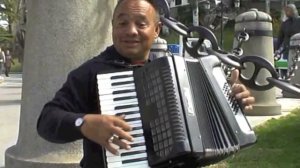 Уличные музыканты. "Аккордеон - артист" - Мадрид - street music