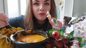 МУКБАНГ 💥 ХЕЛЛОУИН тыквенный суп, блины с тыквой и индейкой, жевательные приколюхи #мукбанг