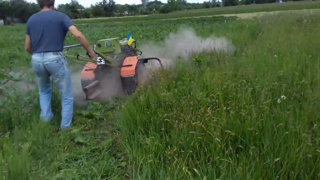 Дизельный мотоблок Зубр с роторной косилкой. косим траву смотреть онлайн