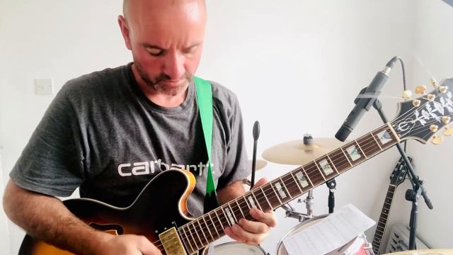 Rock solo using an Ephiphone Sheraton Pro II смотреть онлайн