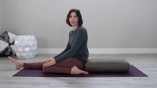 Restorative Yoga With a Bolster for Relaxation смотреть онлайн