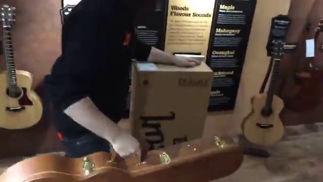 Gibson USA 2018 Unboxing and Playthrough Live Stream смотреть онлайн