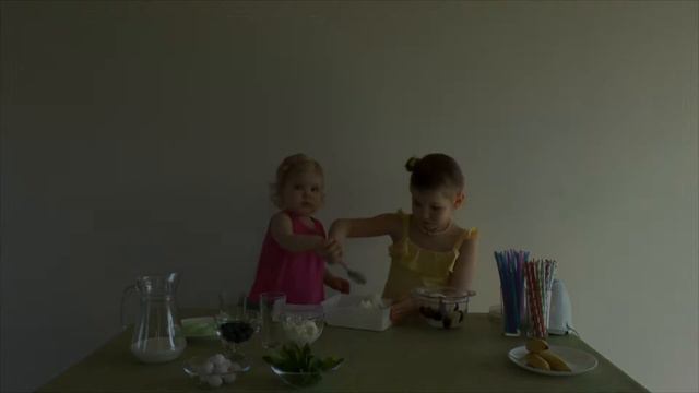 Ежевично-банановый коктейль. смотреть онлайн