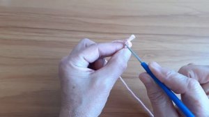 Набор петель крючком эластичным способом.