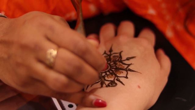 #Tatuaje temporal de #HENNA estilo #MEHNDI смотреть онлайн