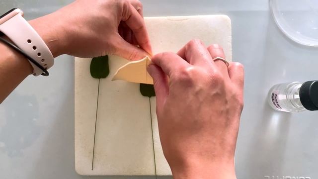 Easy Gumpaste Flower Tutorial // Stephanotis // With Finespun Cakes смотреть онлайн