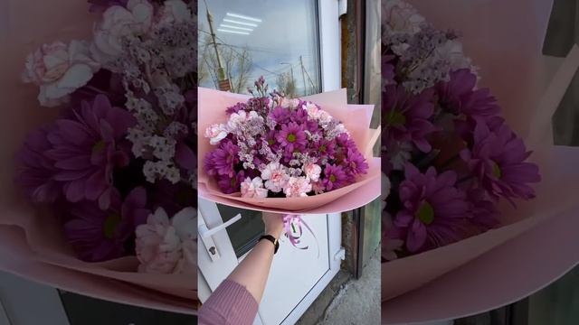 Круглый Букет из Гвоздик и Хризантем?? #flowers #флористика #цветы #букет #букетизгвоздик