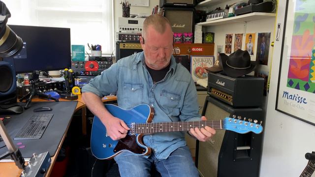 Fender: 2019 USA LE Cabronita - Lake Placid Blue смотреть онлайн