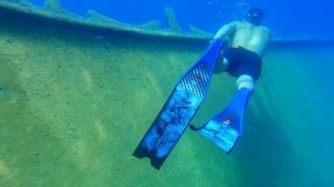 Фридайвинг в Эгейском море. Погружение к затонувшему кораблю..