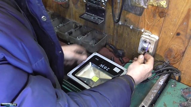 Светодиодный прожектор 20W