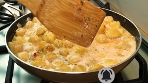 Это просто ОБЪЕДЕНИЕ! Пельмени на сковороде в сливочном соусе! Dumplings in a creamy sauce in a pan