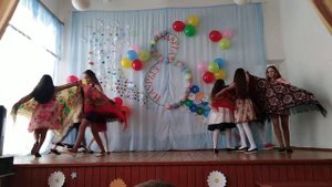 Танец на 8 марта в русском народном стиле (девочки 3 и 4 класса) Советская средняя школа