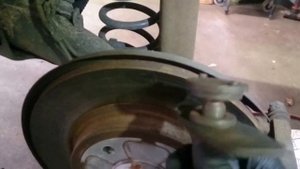 Citroen C4 Picasso Peugeot 3008 rear brake pads change
