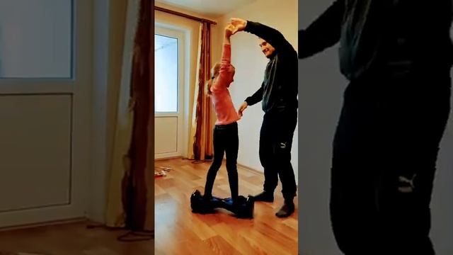 Первый раз на гироскутере !!! смотреть онлайн