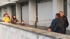 Мобилизованных в Тольятти проводили их близкие к автобусам до места боевой подготовки.