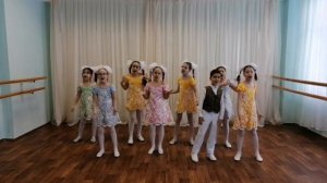 "Мама почемучка"  сл. и муз. Сергей Ярушин, исп. Шоу-группа "Почемучки"