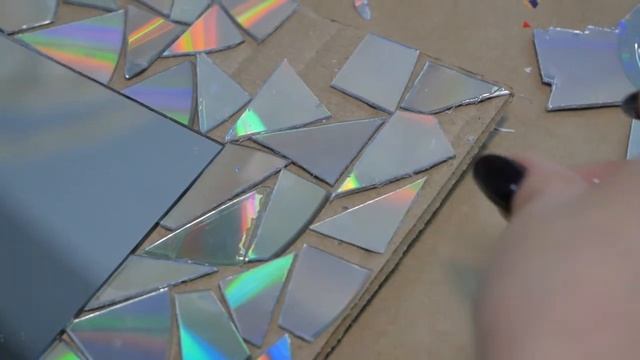 ДЕКОРАТИВНОЕ ЗЕРКАЛО ИЗ СТАРЫХ CD-дисков