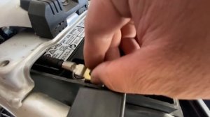 How to replace Honda cbr600f3 battery