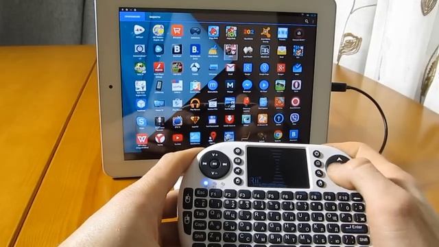 Мини-клавиатура Rii i8 смотреть онлайн