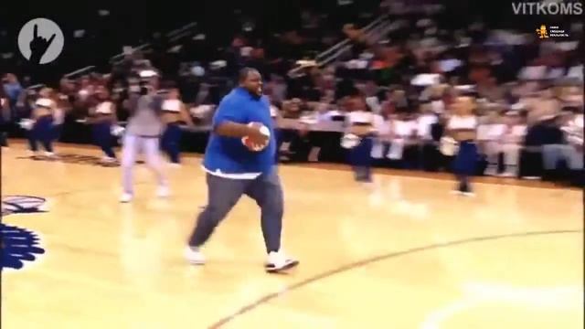 ► Неудачный слэм-данк толстяка! Убойный прыжок в баскетболе смотреть онлайн