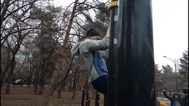 ЛЕСЕНКА ВЫХОДЫ НА ДВЕ + ЭЛЕМЕНТЫ I STREET WORKOUT KHABAROVSK MOTIVATION смотреть онлайн