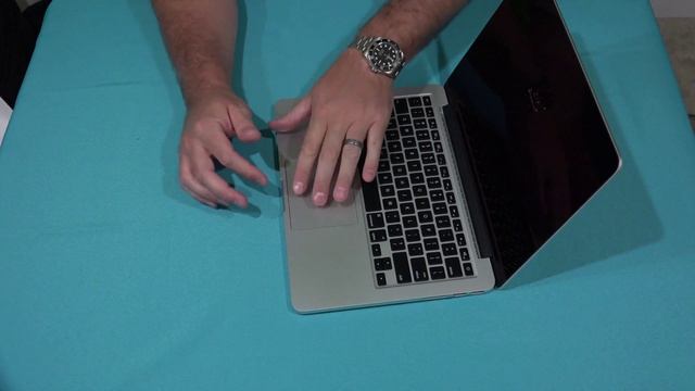 2015 13-inch MacBook Pro with Retina Display Unboxing in 4K UltraHD смотреть онлайн