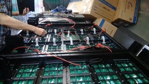 Сборка кабинета светодиодного экрана с фронтальным обслуживанием.