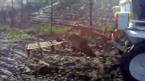 минитрактор ХТЗ Т-012 с однокорпусным плугом