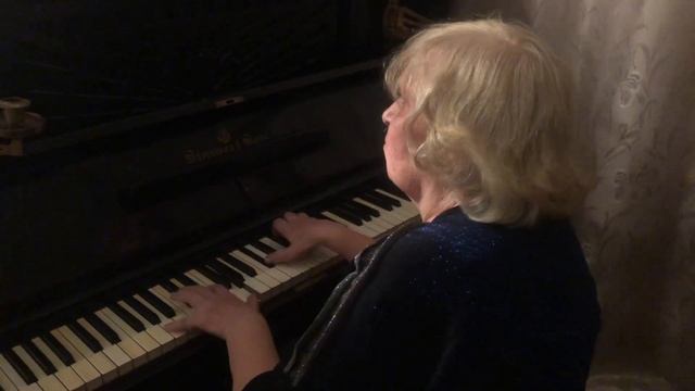 «Глядя на луч пурпурного заката», Happy New Year piano version, part 1 смотреть онлайн
