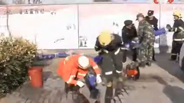 Кот застрял в трубе, с субтитрами смотреть онлайн