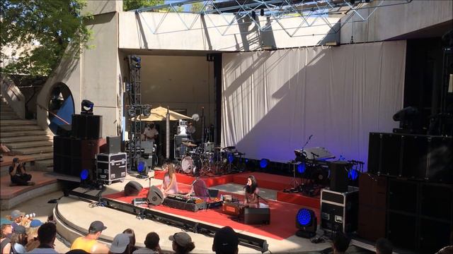 Deradoorian - Live at FORM Arcosanti 5/12/2017 смотреть онлайн